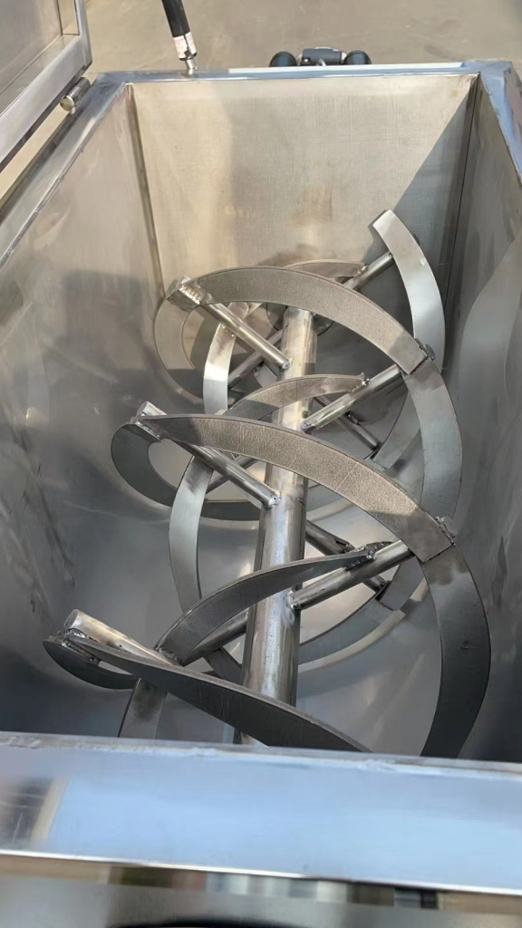 Ленточный смеситель HN-1500 Ленточный смеситель HN-1500